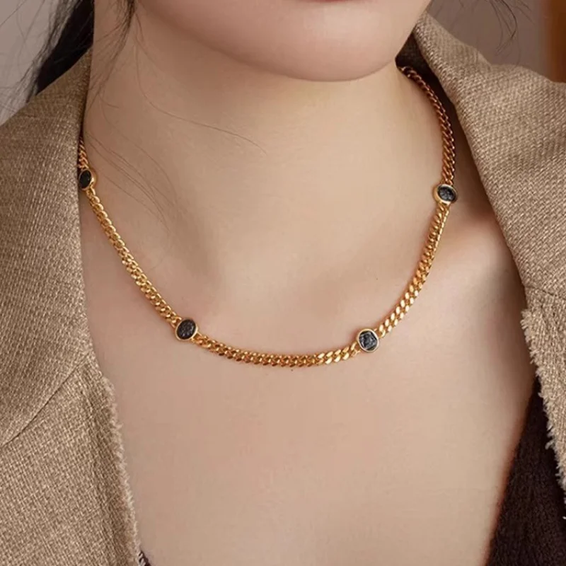 French light luxury antique coin Cuban chain necklace Women's new clavicle chain chain Athena Black coin retro portrait gold