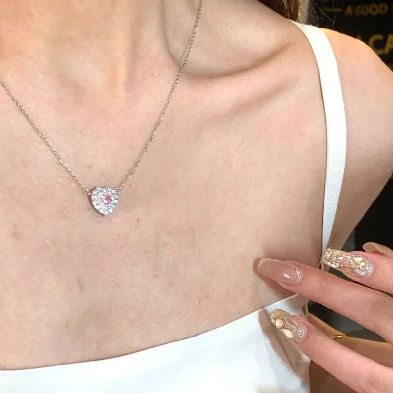 الفاخرة الخفيفة المتخصصة الراقية الشعور زهرة الجليد قطع الوردي الماس الحب قلادة عالية الكربون الماس الترقوة سلسلة بسيطة و ve