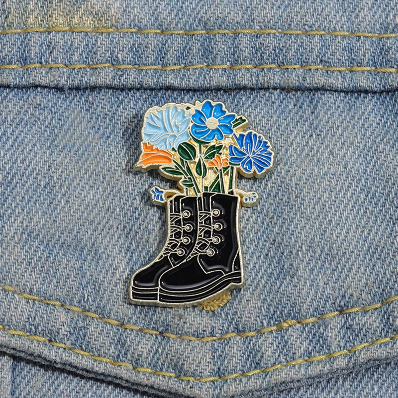 Boot bunga Enamel pin kustom lucu indah biru bunga bros kerah lencana tanaman lucu perhiasan hadiah untuk anak-anak teman