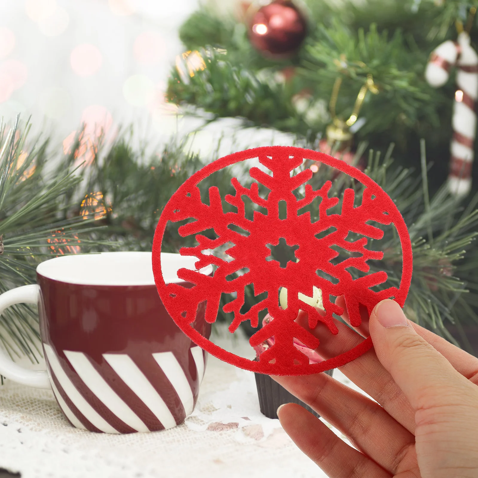 

6pcs Christmas Cup Mats Snowflake Design Heat Insulation Felt Round Coasters For Home Holiday Gift Table Protection Xmas Decor