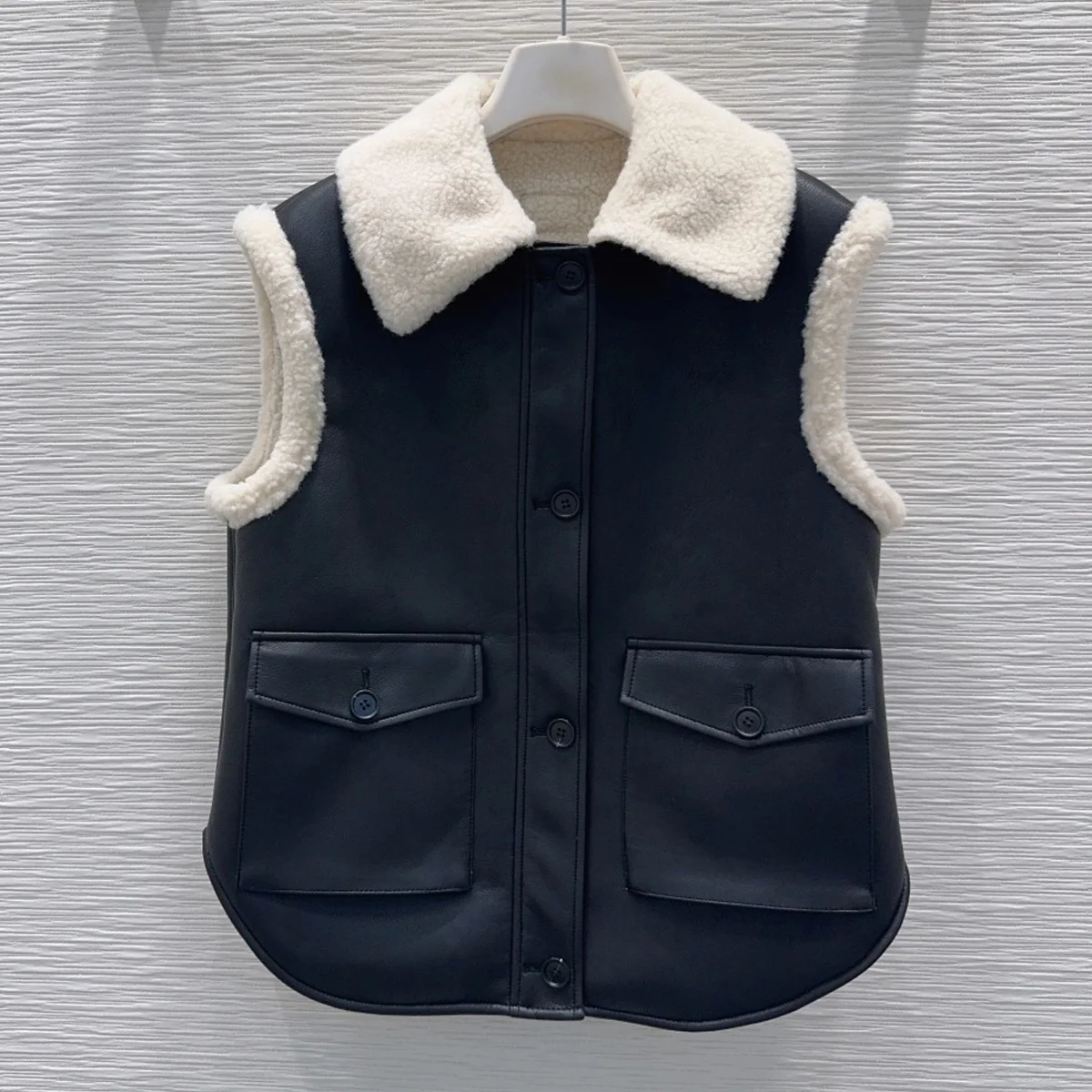 High Quality Women Fleece Lined Sleeveless Vest, Button Front Gilet with Flap Pockets lyt26102323