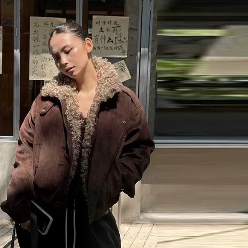 

Зимняя женская замшевая куртка, короткое пальто из овечьей шерсти, верхняя одежда на молнии в стиле ретро с высоким воротником, новинка 2025, винтажные женские куртки