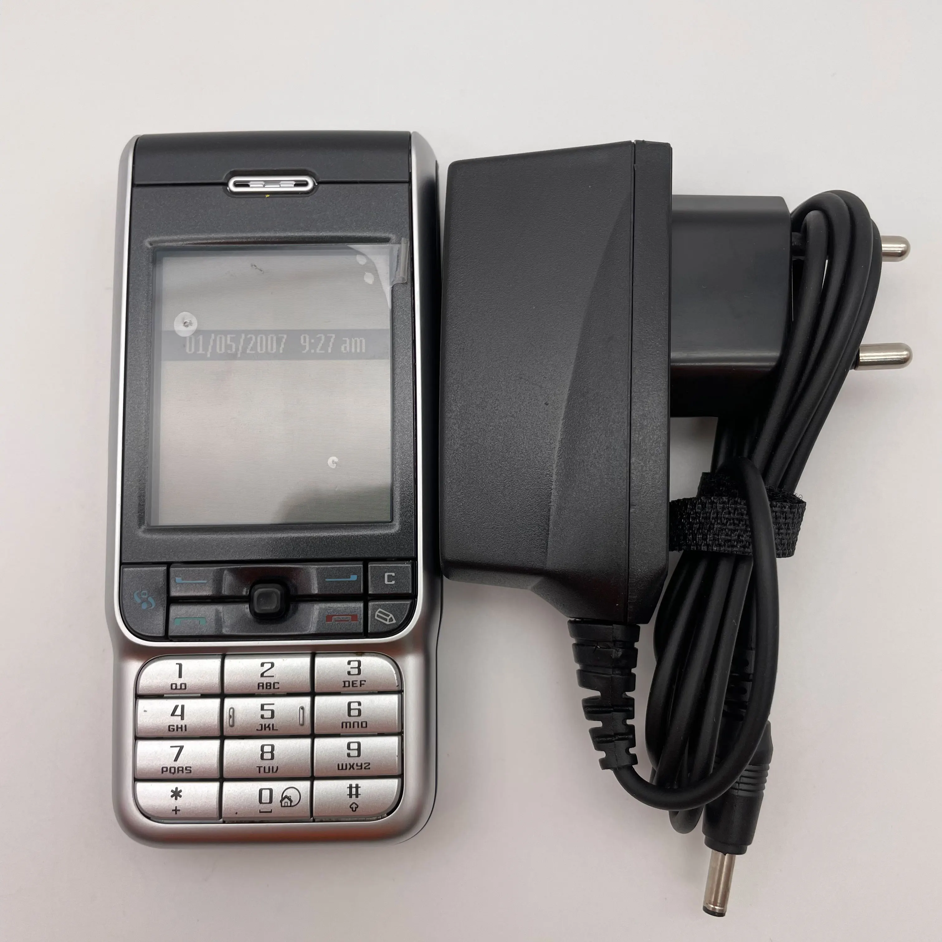 هاتف محمول أصلي غير مقفول 3230 بشريحة واحدة GSM 900/1800 مزود بتقنية البلوتوث ولوحة مفاتيح عربية روسية مصنوعة في فنلندا