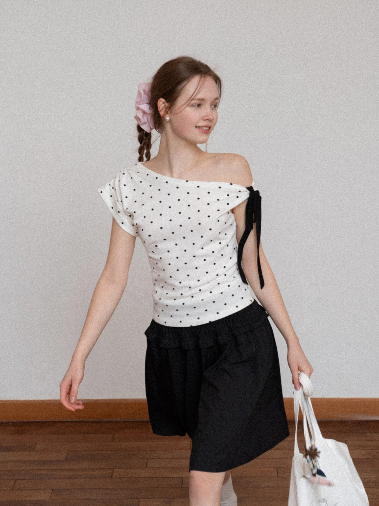 

EGGKA White T-Shirt Women's Summer Design Slimming Knot Tie Side Shoulder Polka Dot Short Sleeve Casual Top