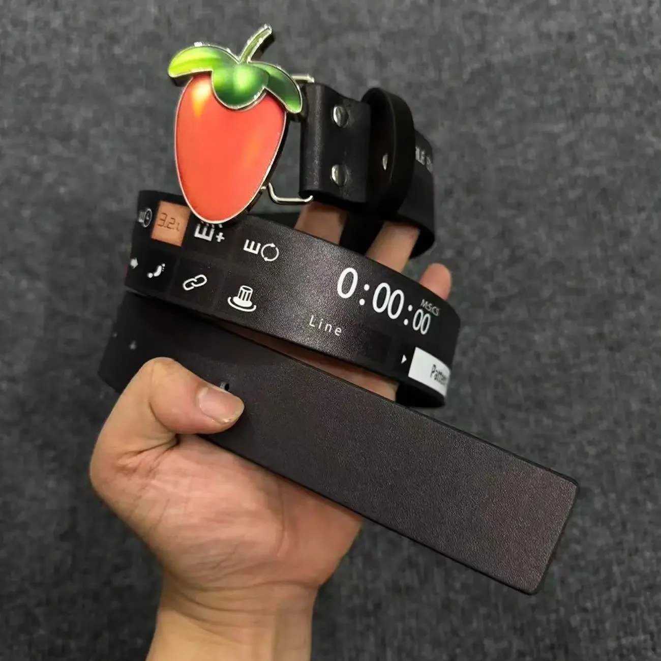 Fashion Y2K Belt with Strawberry Music Smooth Buckle - Men Women Versatile Belt Trendy Decoration for Daily Outfit Party Gift
