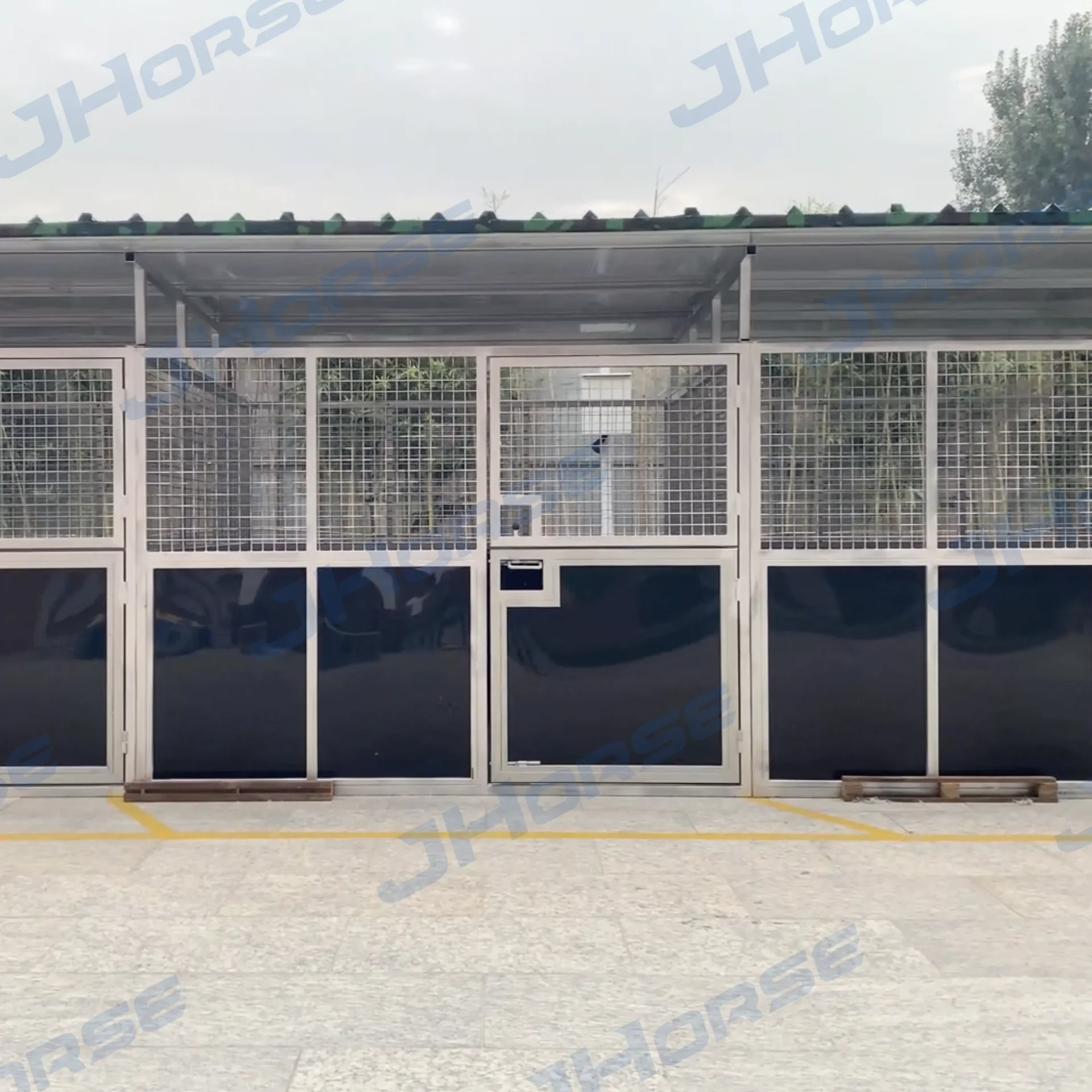 Outdoor Temporary Shelter HDPE panel Door Portable Outdoor Stable Horse Stalls with optional big tent roof