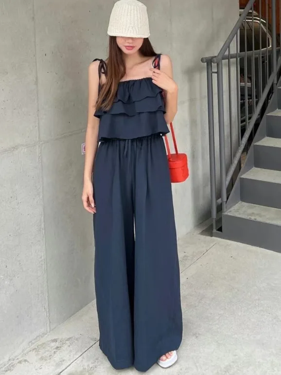 

Модный комплект из короткого топа-халтер и широких брюк с высокой талией для женщин, с кружевной отделкой, повседневная одежда, летний наряд