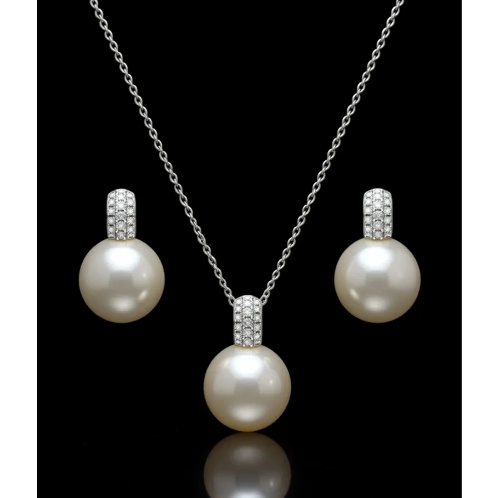 

Классический комплект из жемчужного ожерелья и серег с позолоченной цепочкой, идеально подходящий для особых случаев