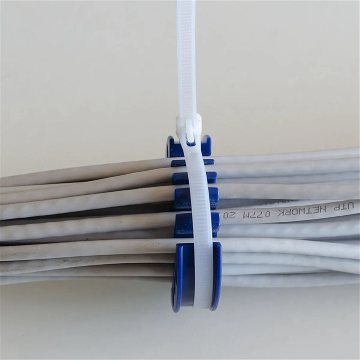AA98 Cable Organizing Tool Network Cable Bundle Kit with Hook and Loop Fastener, Wire Comb for Data Center, Server Rooms