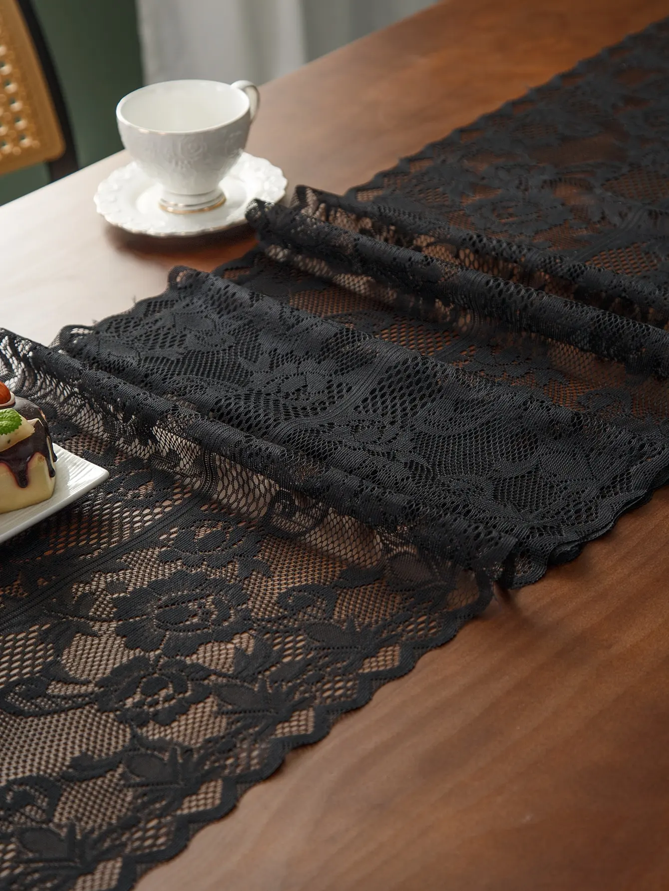 Rose Floral Lace Table Runner American Vintage Polyester Lace Cutout Table Runner for Dining Table Coffee Table