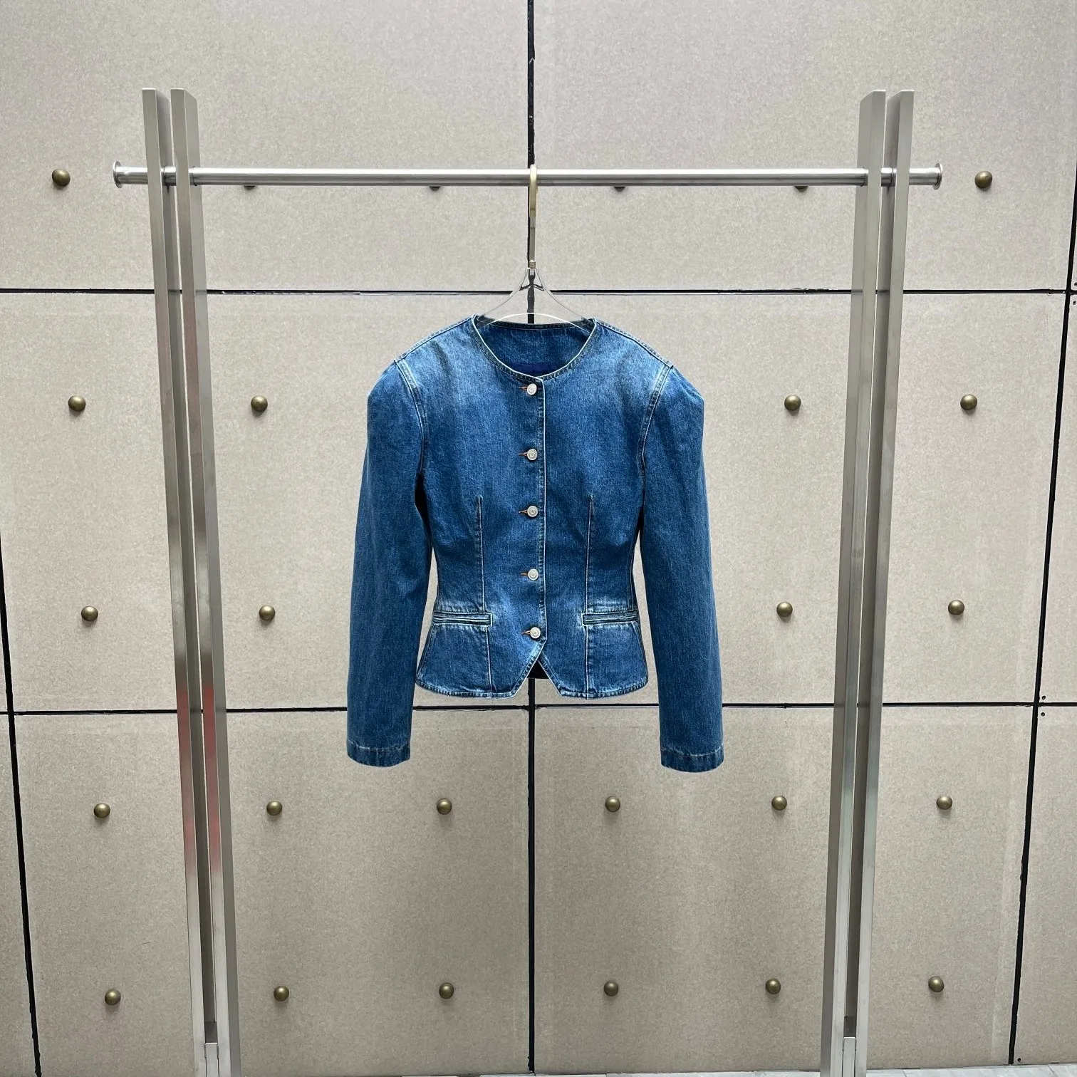 2026 Hourglass Denim Jacket – Tailored Short Blazer with Curved Waist & Classic Button Front