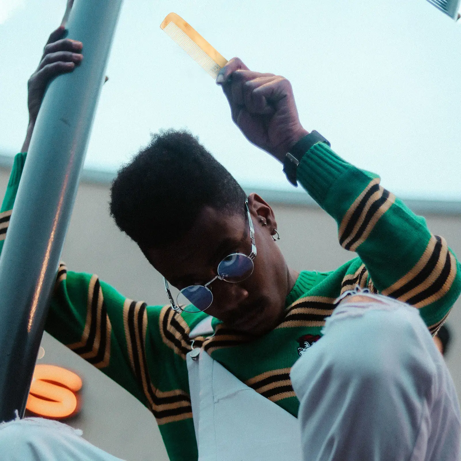 

1Pcs Traditional Buffalo Horn Comb Light Yellow High-Quality Anti-Static Hair Comb for Scalp Health Long-Lasting Hair Care Tool