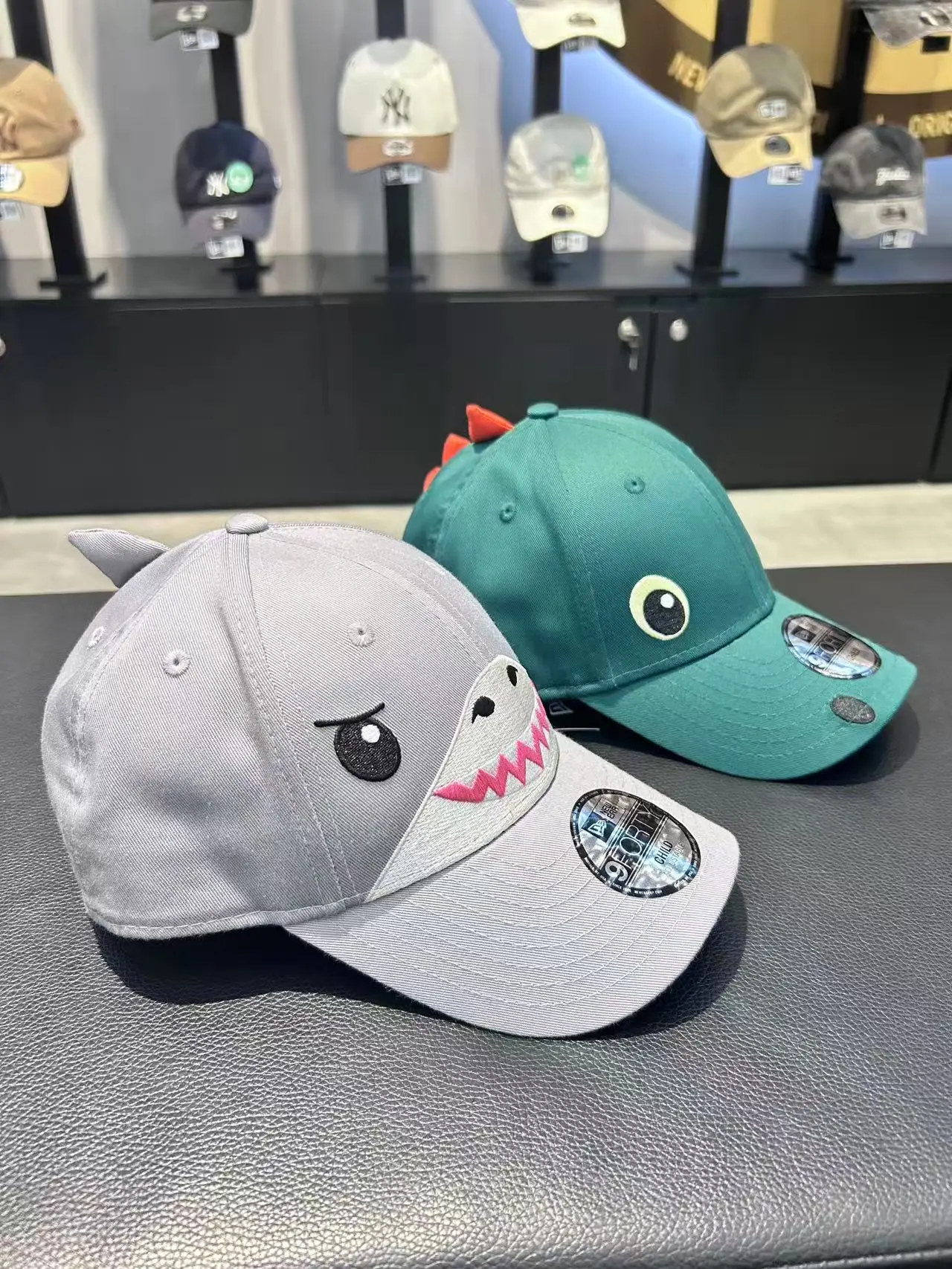 cappellino-da-baseball-per-bambini-con-visiera-rigida-design-cartoon-regolabile-tesa-larga-protezione-solare-in-cotone-casual-per-ragazzi