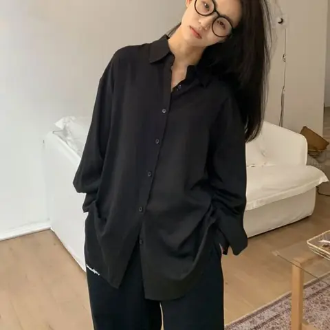 Camicia nera ampia coreana stile pigro da donna con camicia sottile e versatile per la protezione solare del fidanzato per top casual primaverile ed estivo