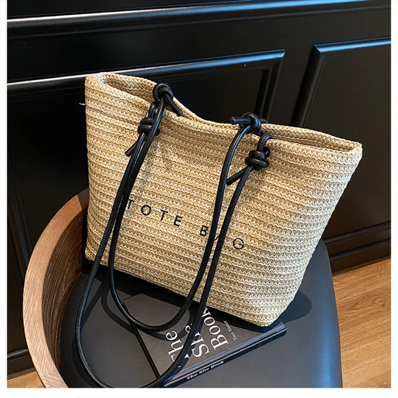 

Straw bag women's large capacity 2026 summer new vacation beach straw bag woven vegetable basket commuter tote bag