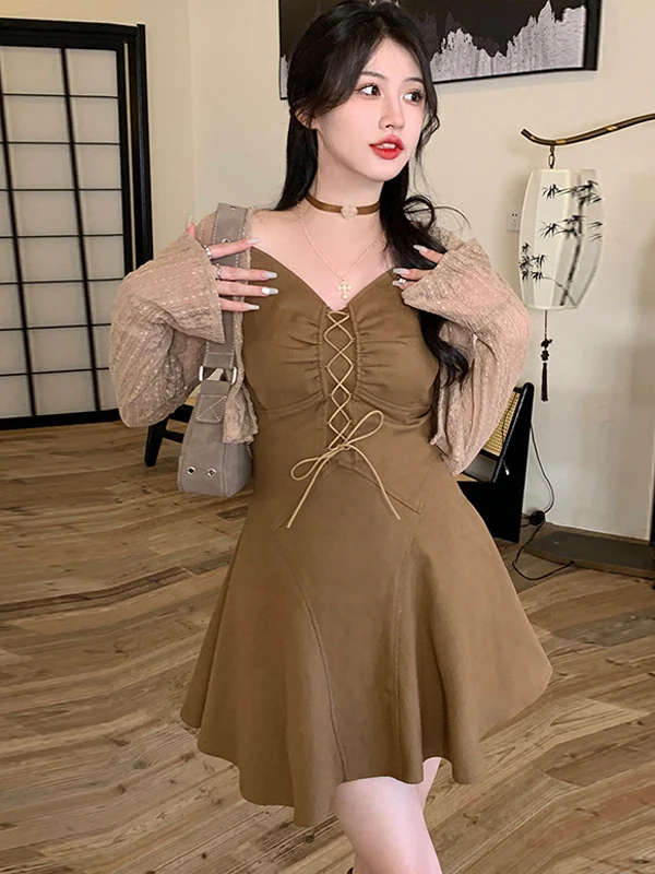 

Комплект из двух предметов: женское осеннее модное облегающее платье миди с завышенной талией и поясом, а также юбка-накидка в корейском стиле из смесового хлопка, большие размеры