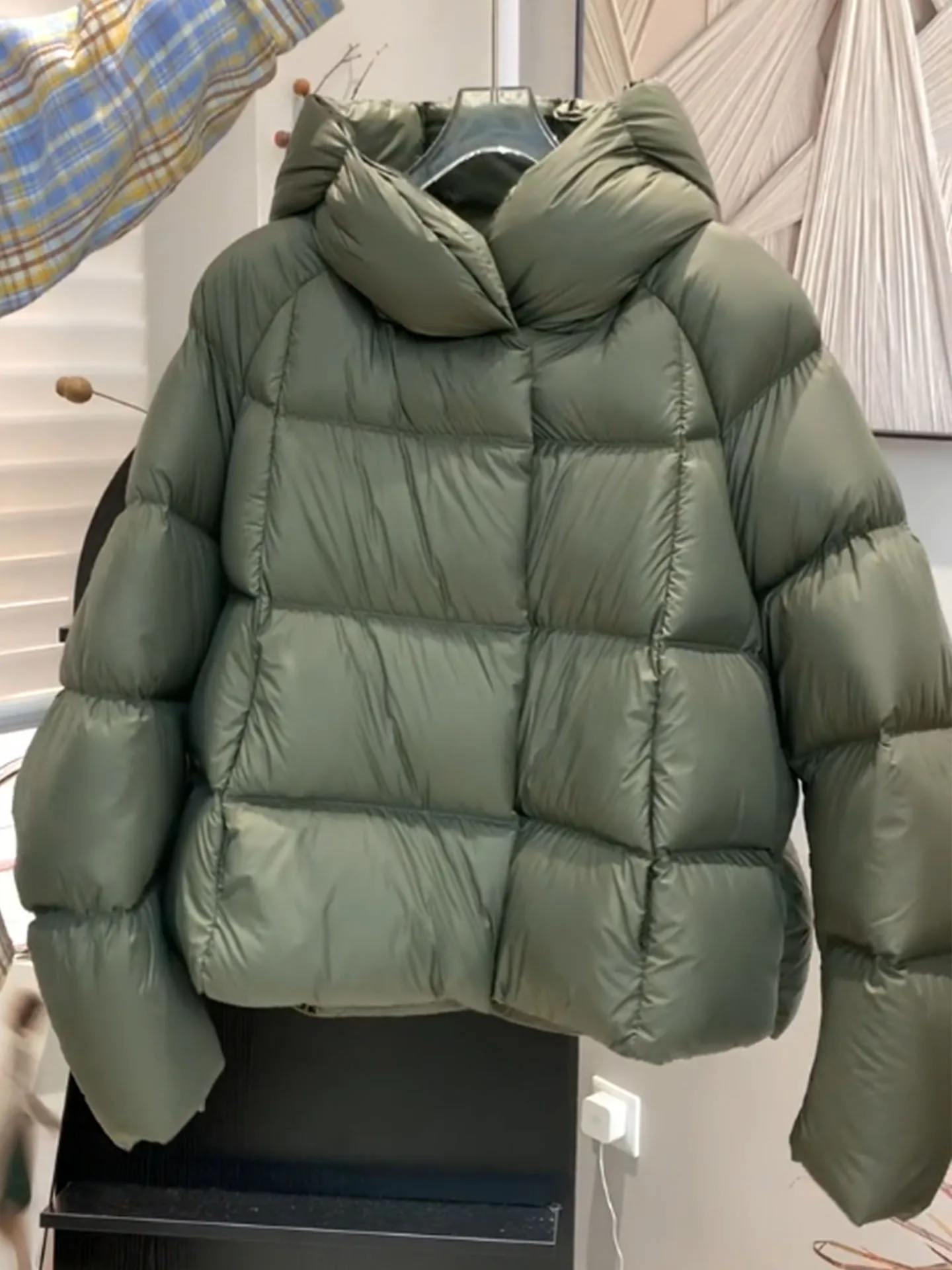 Único een ort Puffer Jaet Feminino 2025 Inverno Novo Sle Casaco de pão com capuz Tamanho pequeno Casacos Commute Faion Polyest...