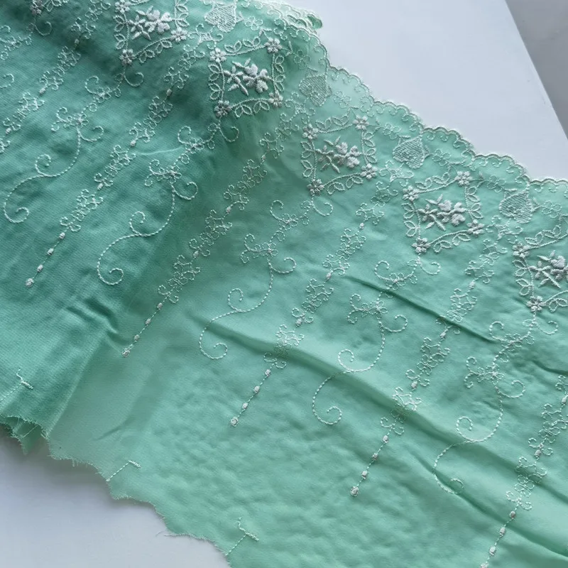 

Кружевная отделка с цветочной вышивкой, 16 ярдов