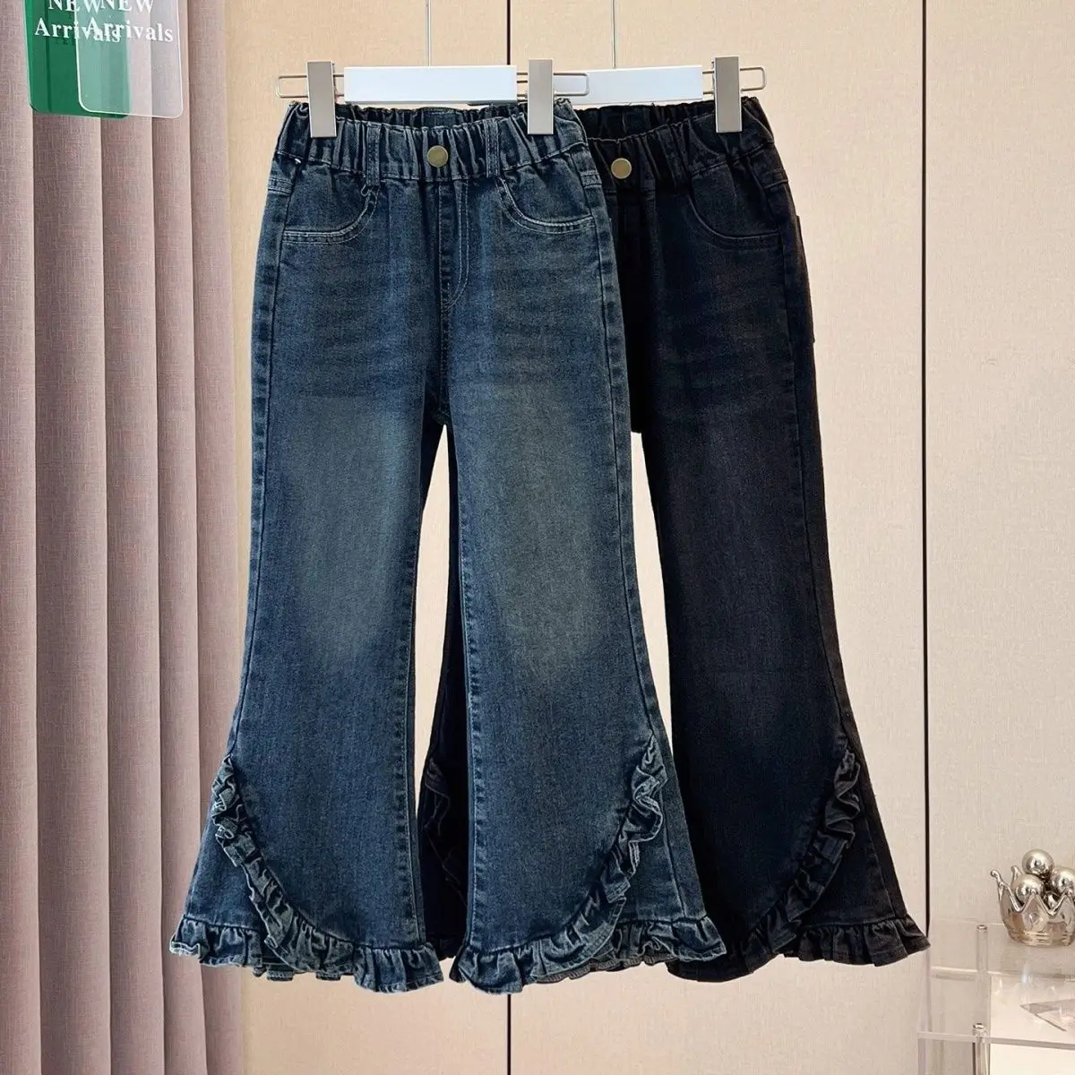 Girls' Spring and Autumn style jeans, new children's lace micro flared pants with plush and stylish slim fit pants