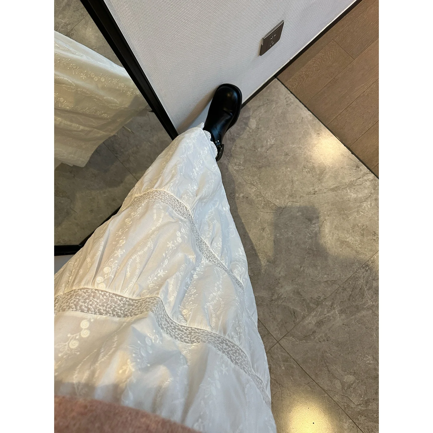 

Белая кружевная юбка трапециевидной формы, милая принцесса, пушистая длинная юбка с тортами, хлопчатобумажная ткань, плиссированная повседневная женская юбка с вышивкой