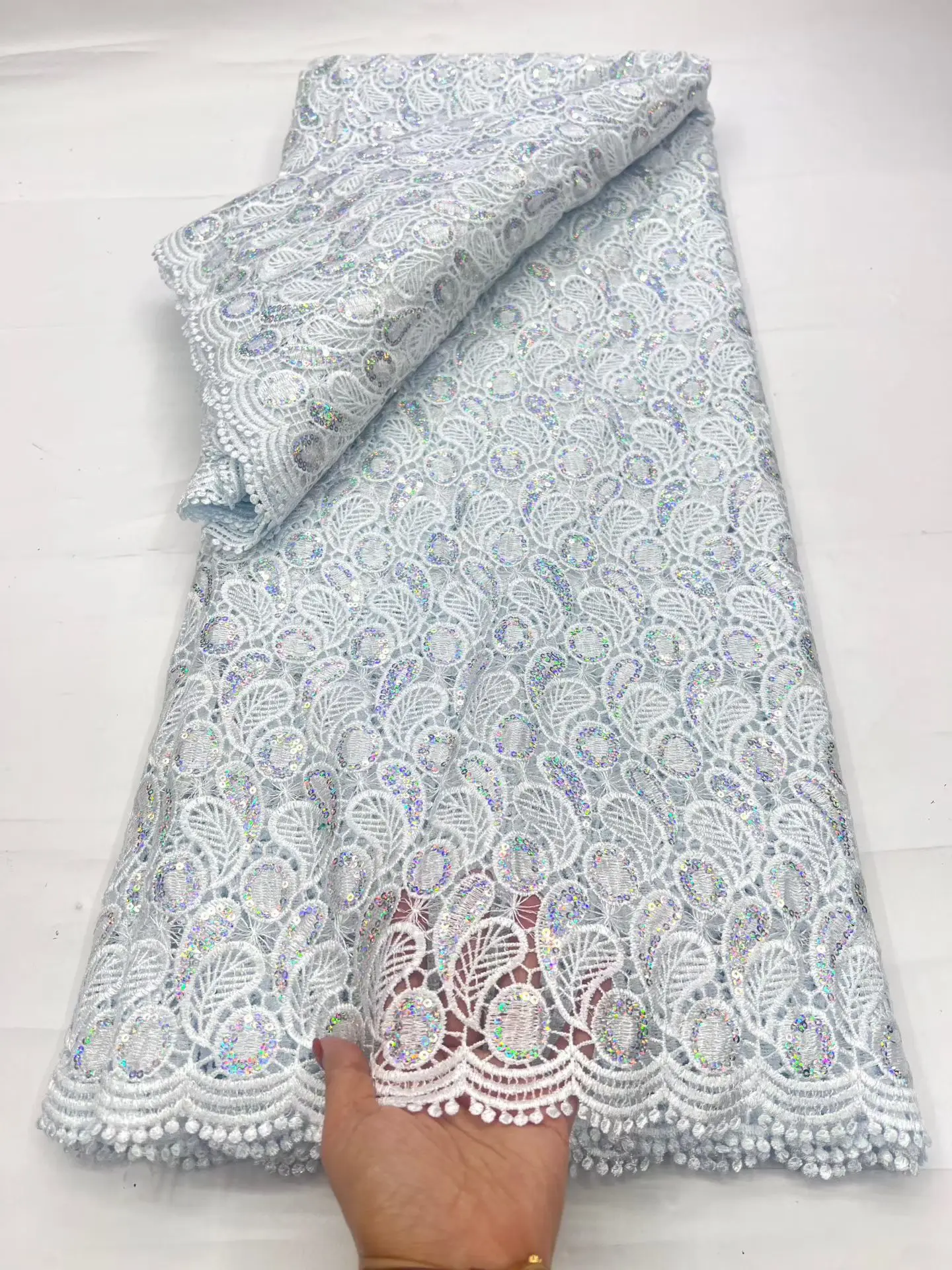 

Высококачественная новая дизайнерская белая африканская гипюровая кружевная ткань с пайетками, водорастворимое кружево для платьев KHD26138