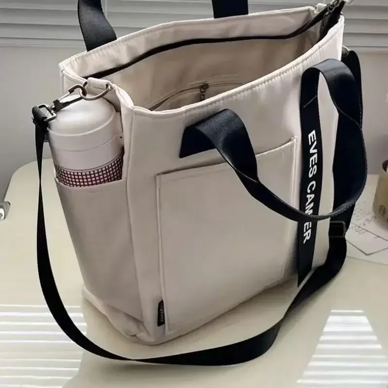 Image of Neue lässige Tragetasche mit großem Fassungsvermögen, Umhängetasche aus Nylon, wasserdichte Canvas-Handtasche, einfache modische Messenger-Taschen für Schulmädchen