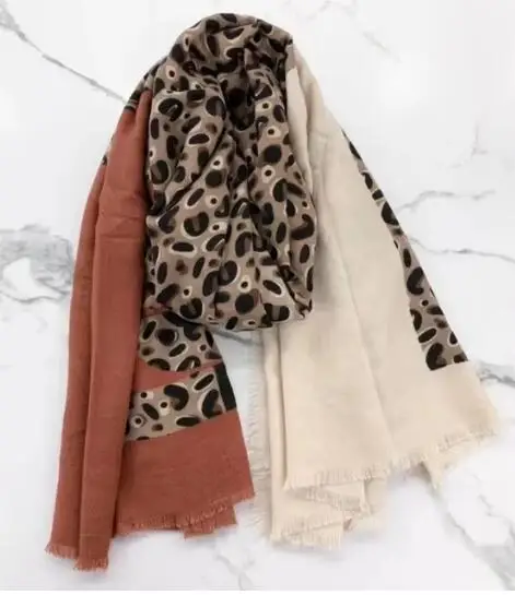 a variety of 2022 Autumn and winter new, warm and thick women\'s square classic fashion brand scarf shawl