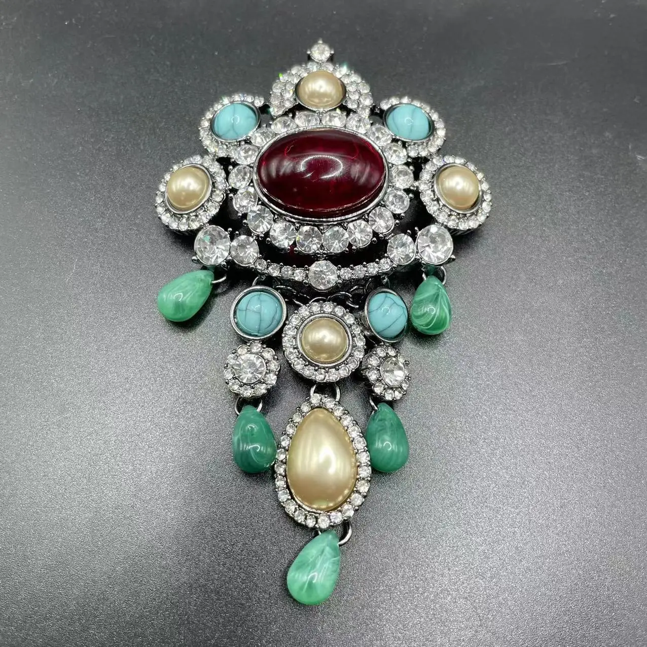 

European and American Trends Vintage High-end Sense Light Luxury Glazed Brooch Court Baroque Heavy Industry Crown Fringed Brooch