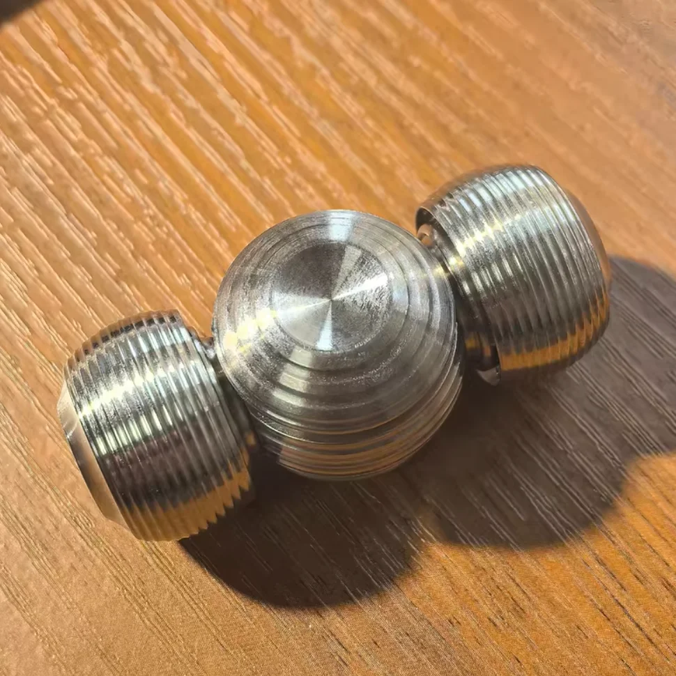 

Б/у EDC 3Q Титановый сплав лезвие с узором Непоседа слайдер декомпрессионная игрушка