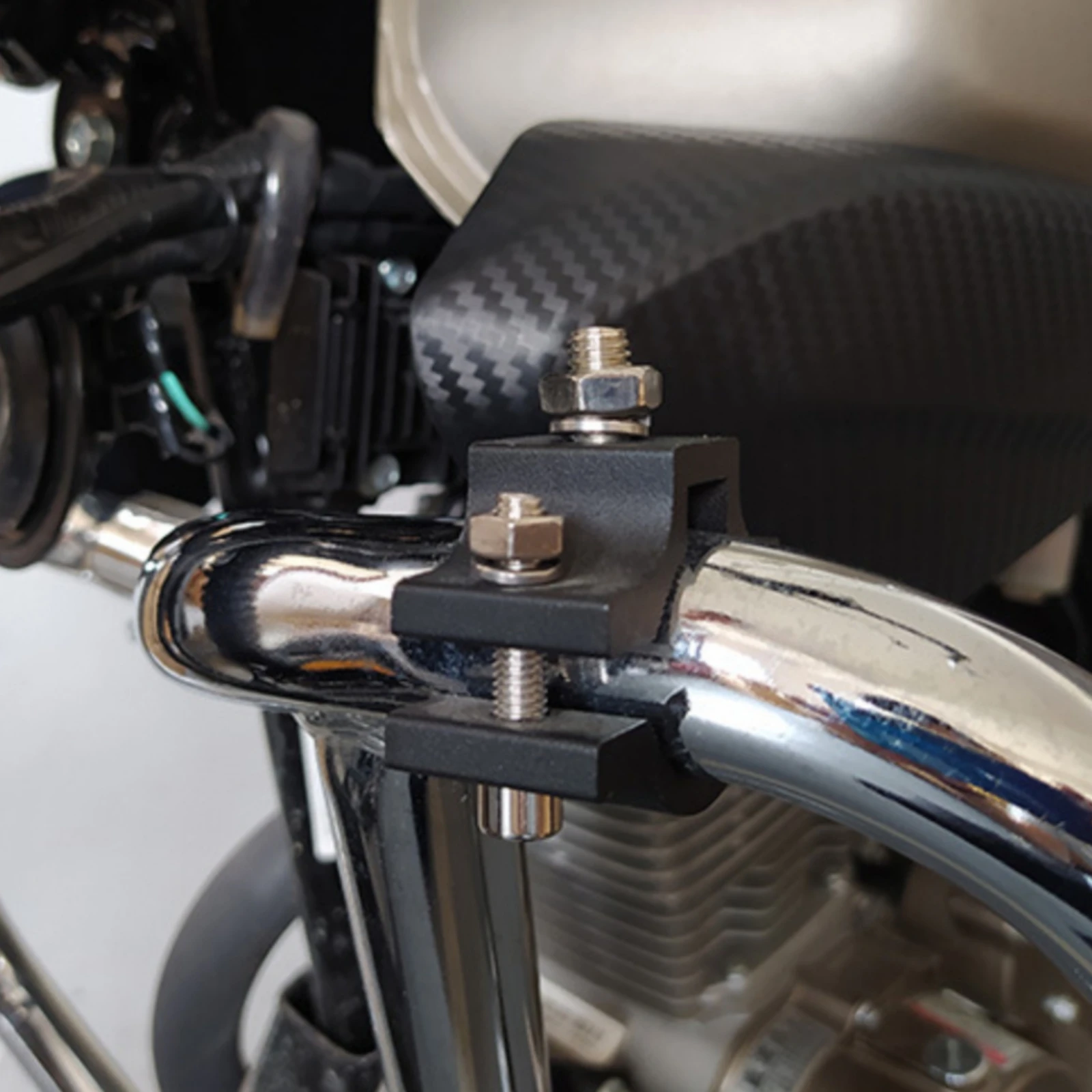 Auxiliary Light Mounting Bracket with Installation Wrench Adjustable Motorcycle Light Mount Bracket Non-Slip Rust-Resistant