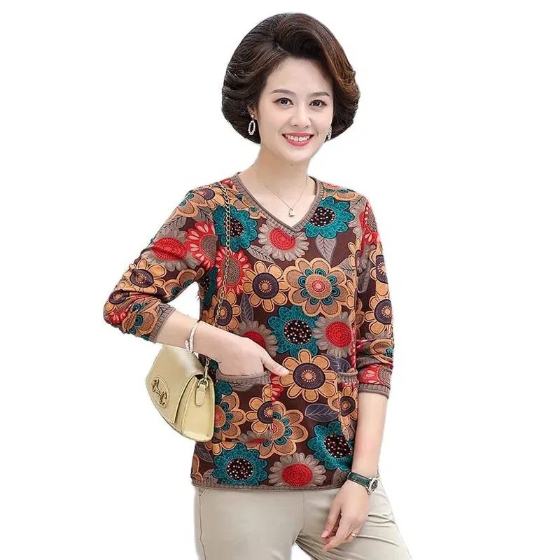 

XL-7XL Middle-aged Mother T-shirt New Female Spring Autumn Long Sleeve Tshirt Women V-neck Tops