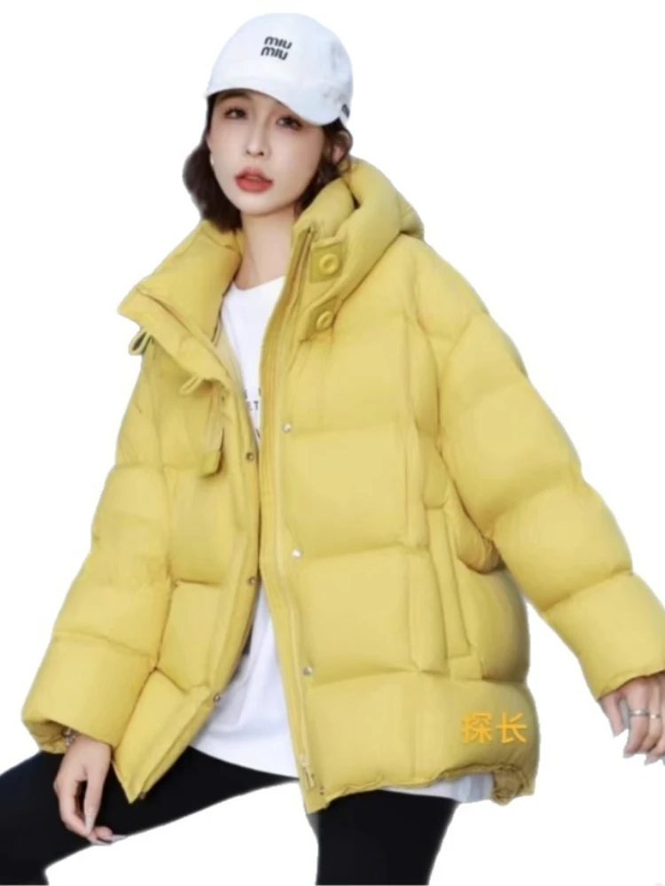 เสื้อแจ็คเก็ตขนเป็ดขาว 90% สำหรับผู้หญิง ฤดูหนาวปี 2025 สไตล์ลำลอง หลวม โอเวอร์ไซส์ อุ่นสบาย มีฮู้ดพร้อมเชือกผูก