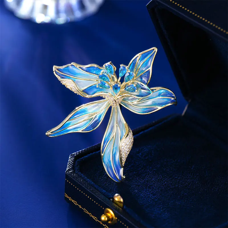 High-end French Iris Female Brooch Exquisite Shining Pink and Blue Enamel Corsage Luxury Design Zircon Pin Suit Coat Accessories