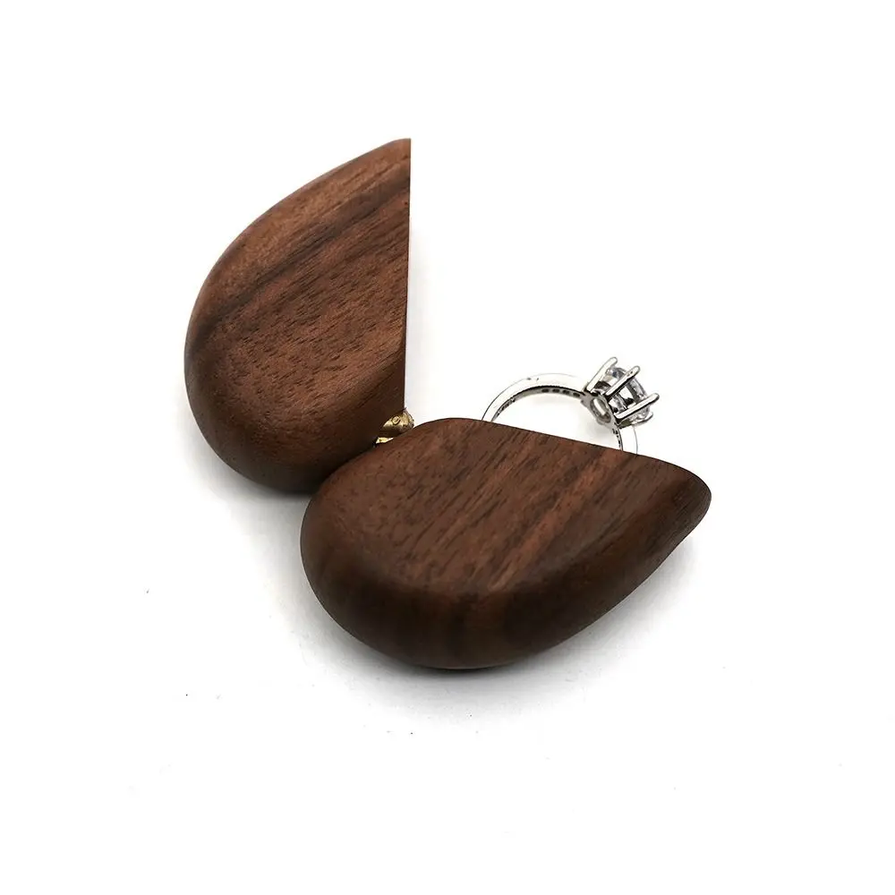 Elegant Heart Shaped Wooden Ring Box Walnut Wood Single Slot Jewelry Organizer Box Reusable Portable Ring Holder Wedding
