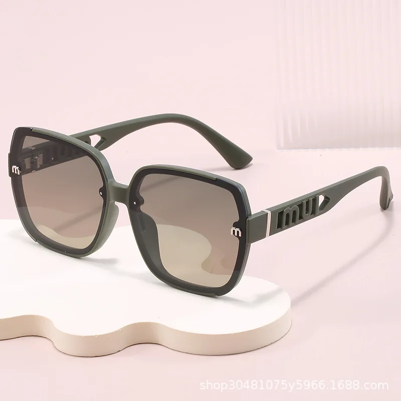 

​​2025 M Letter Oversized Sunglasses, Retro Chic UV400 Luxury Street Style Unisex Ins Viral Face Slimming​​