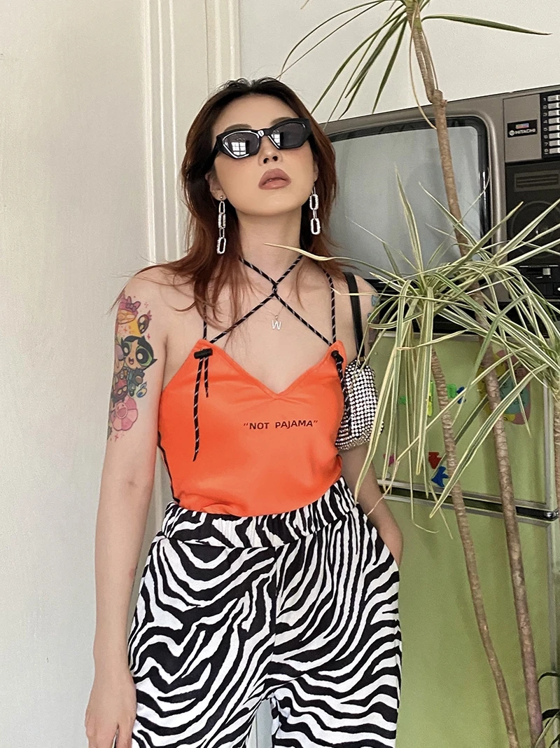 

Женская майка-топ оригинального дизайна с атласным принтом и завязками, ярко-оранжевая, в спортивном стиле High Street, облегающая