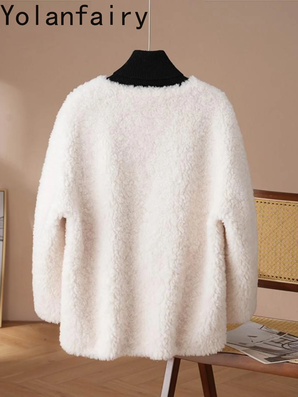 เสื้อแจ็คเก็ตขนสัตว์แท้ 100% ยี่ห้อ YOLANFAIRY สำหรับผู้หญิง ฤดูใบไม้ร่วง ฤดูหนาว คอวี ขนแกะเนื้อละเอียด เสื้อแจ็คเก็ตขนสัตว์สีขาวสุดหรู เสื้อโค้ทขนสัตว์ Roupas Femininas