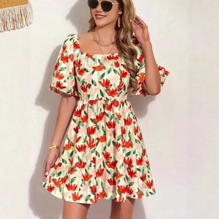 Sukienka z krótkim rękawem typu lampion z nowym kwiatowym wzorem na rok 2025