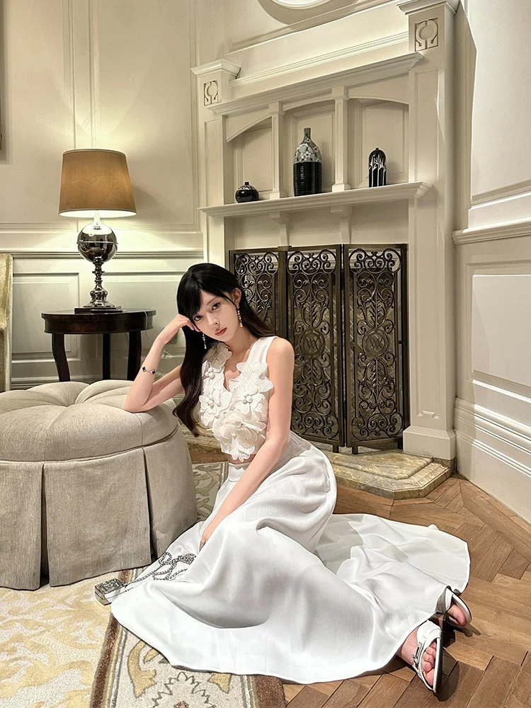 

Комплект Roselyn: топ с вышивкой цветами 3D и накладными аппликациями, юбка-солнце с широким подолом на резинке, лето 2025