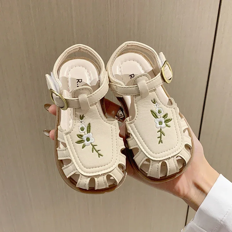 

Sweet Kids Summer Princess Sandals Fashion Embroidered Little Girls Wedding Party Sandals Trend Hollow-out Children Flat Sandals