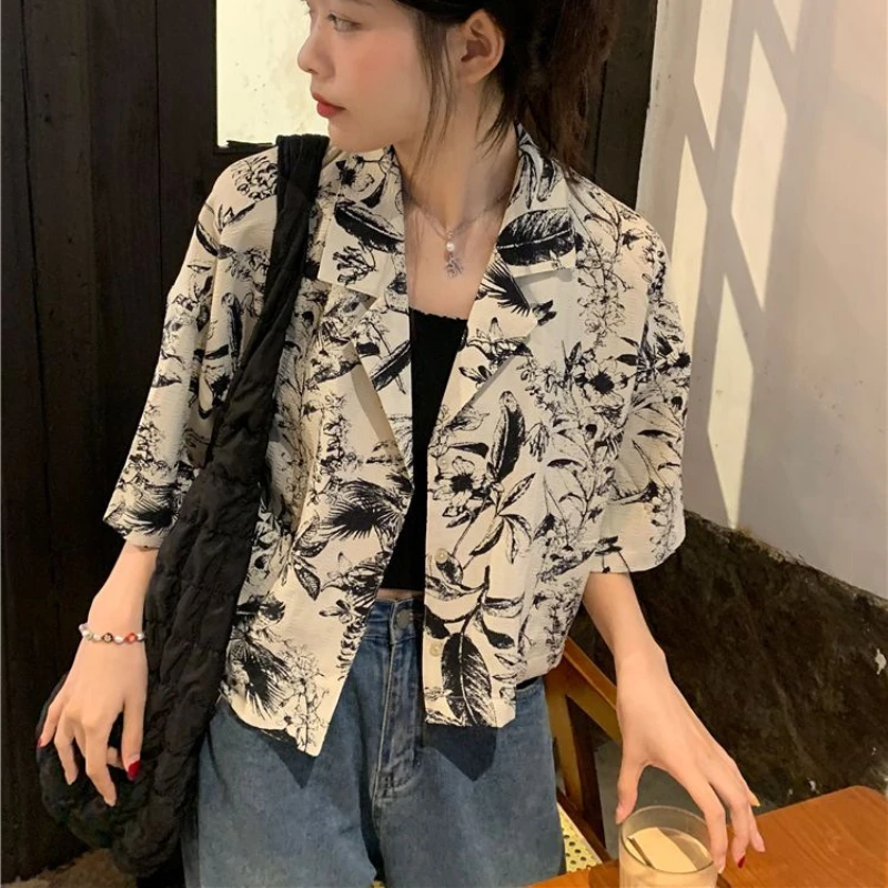 

2024 Summer New Loose Retro Hong Kong Style Fashion Ink Short Sleeve Top Women's Western Design Short Shirt