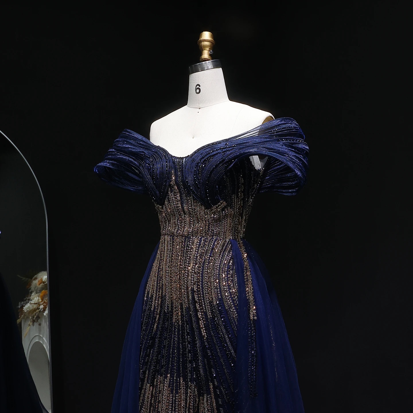 Sharon Said Schwarzes Meerjungfrauen-Abendkleid, langes, elegantes, schulterfreies Ballkleid mit Überrock, Perlenstickerei, arabisches Abendkleid, SS717, individuell anpassbar – Detail 7