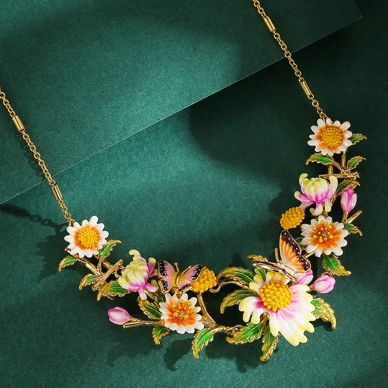 Original Design Premium Mori Enamel Glaze Gradient Daisy Flower Butterfly Pendant Large Necklace Flower Cluster Clavicle Chain