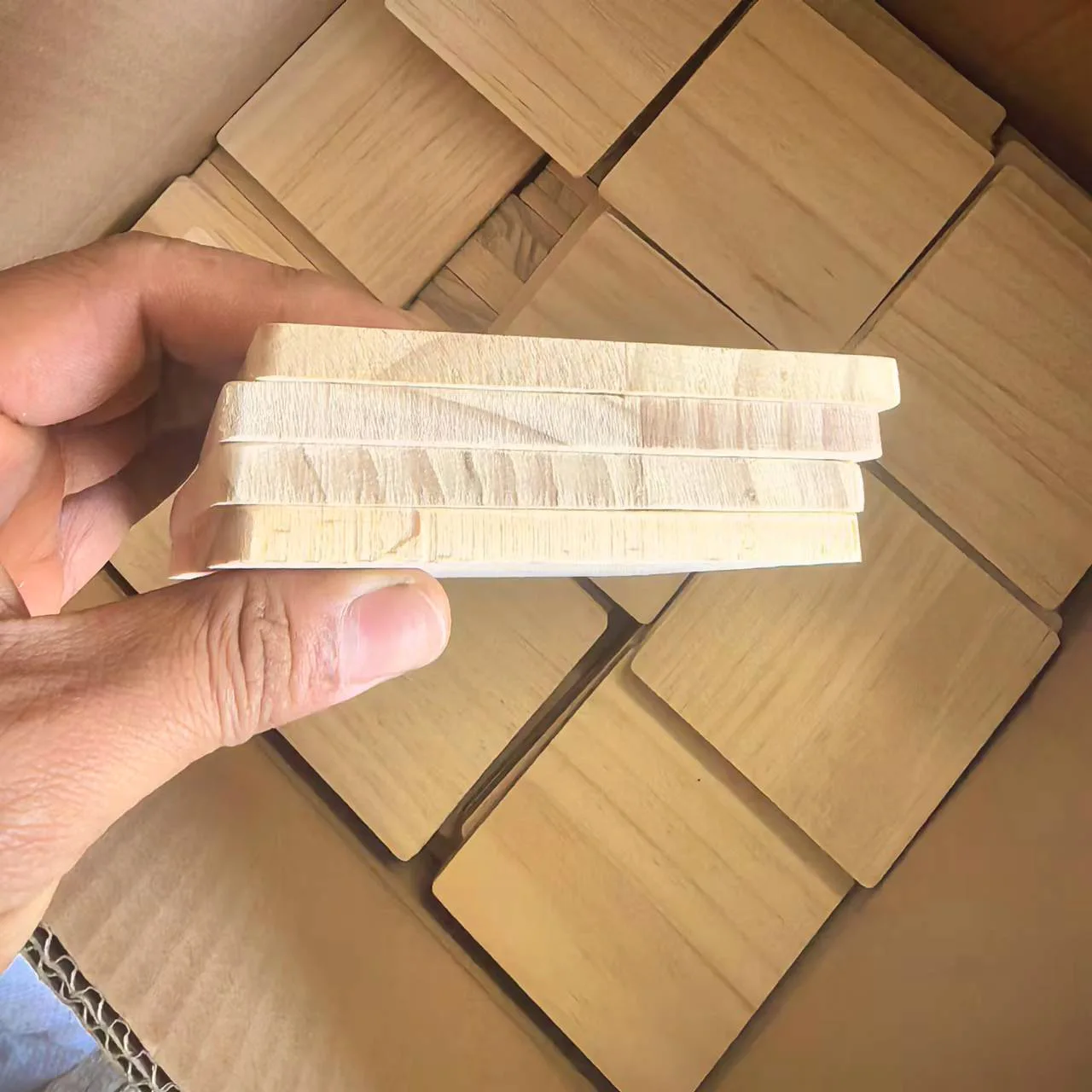 3/5/10-teiliges Set aus unbehandelten runden Holzuntersetzern für DIY-Bastelarbeiten und Heimdekoration, 4 Zoll Durchmesser, Naturholzmaterial, perfekt – Detail 1