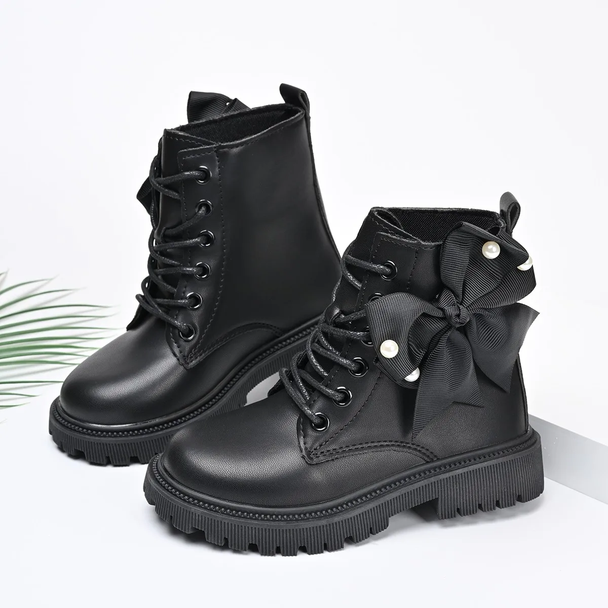 

Kids Black Short Boots with Big Bows Girls Princess Boots Versatile Fashion 2025 Autumn Winter Children Leather Boots Soft Sole