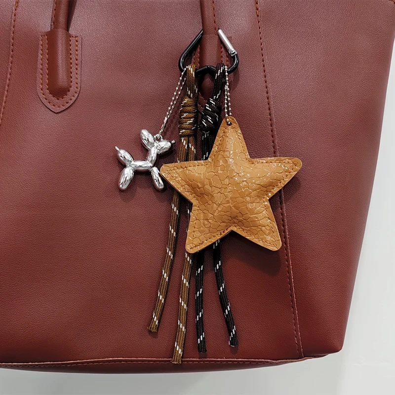 Neuer Leder-Stern-Taschenanhänger, niedlicher Ballonhund, dekorativer Schlüsselanhänger, modisches geflochtenes Seil, Taschenhängedeko – Detail 2