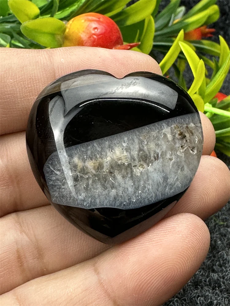 Natural Gemstone Black Agate Love Heart-Shaped Mineral Specimen Love Hand-Carved Healing Aura Spiritual Energy  Stone Fes