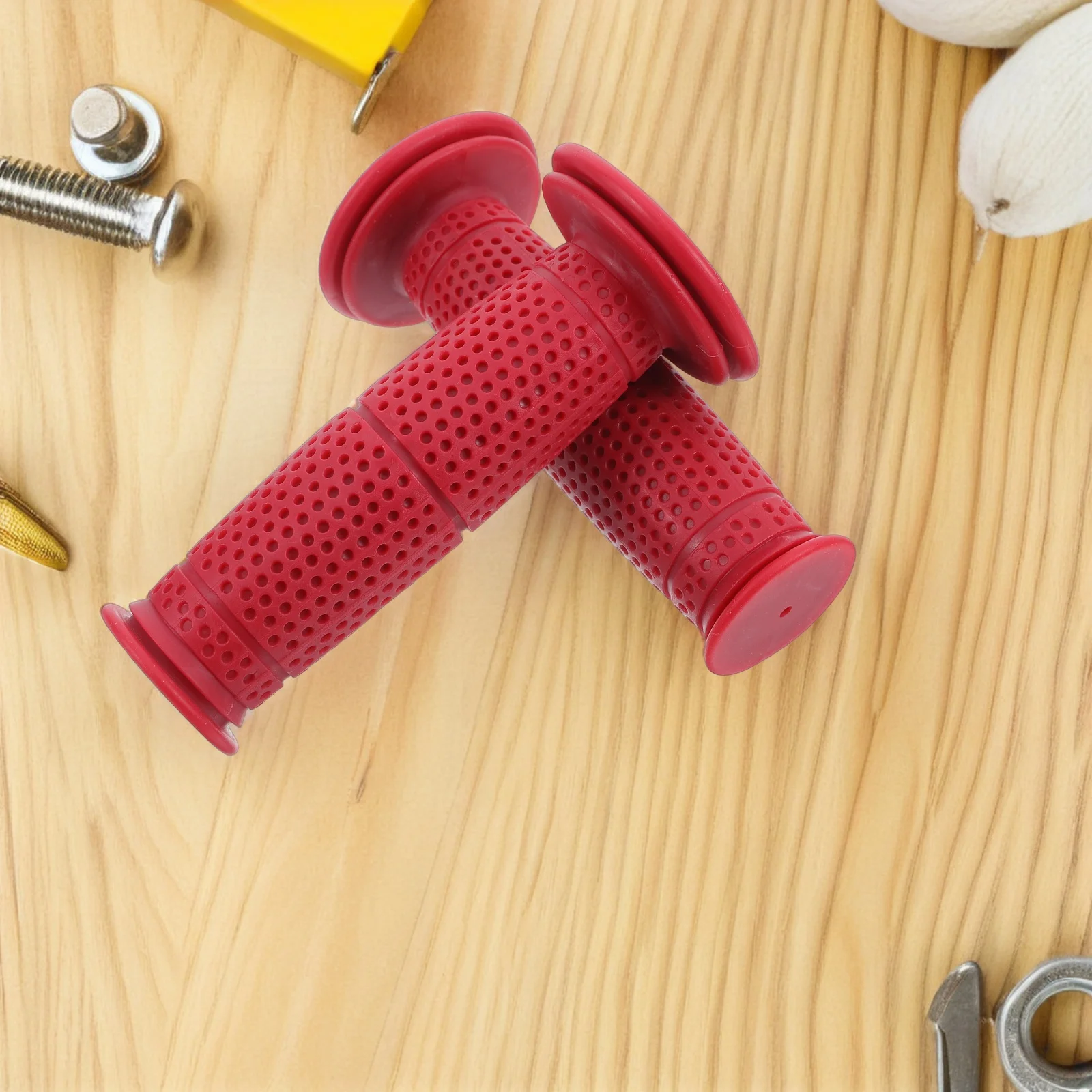 

2pcs Retro Motorcycle Handgrip Vintage Red NonSlip Handlebar Grips Comfortable Durable Universal Bike Throttle Accessories