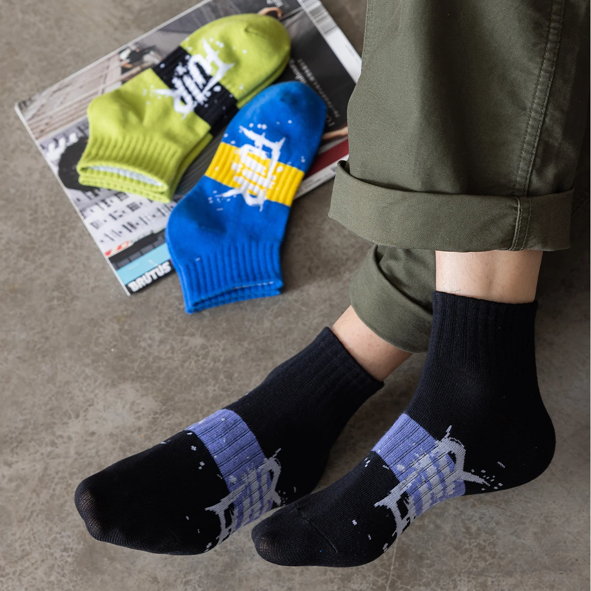 ถุงเท้าอนามัยฟิล์มเอวต่ำลายกราฟฟิตี้3คู่สำหรับผู้หญิงอากาศร้อน BFF นอนถุงเท้าข้อต่ำรุ่นพิเศษ