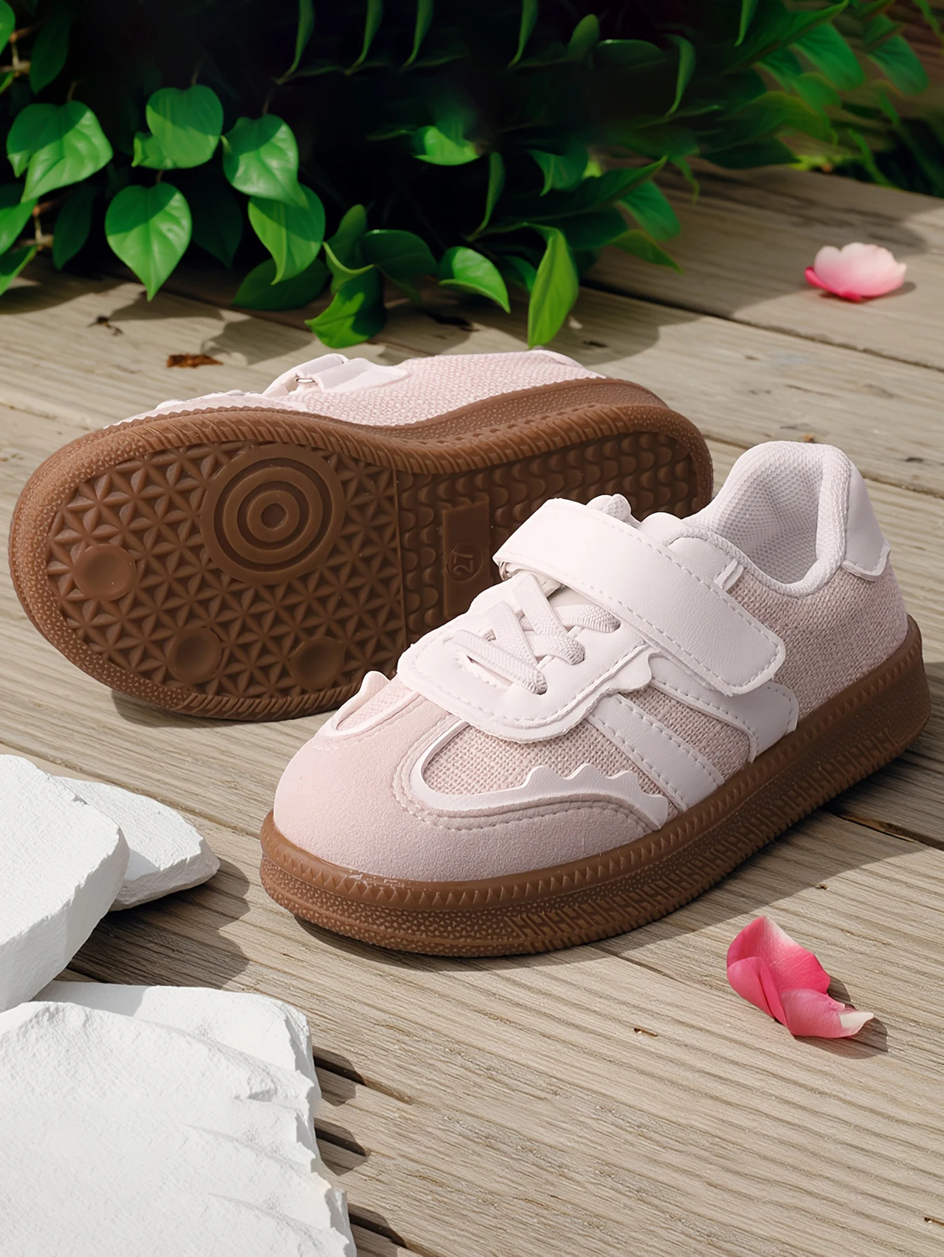 New Comfortable Kids Running Shoes for Boys Fashionable Easy-to-Match Breathable Sports Shoes for Hiking with Magic Tape